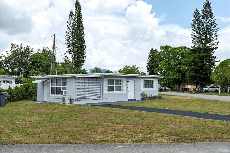 6103 Monroe St, Hollywood FL 33023