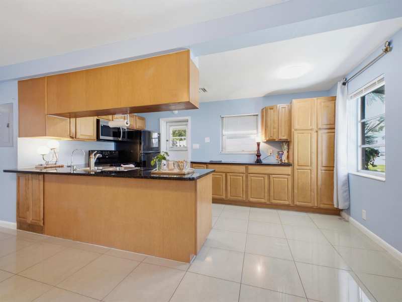 370 ORANGE Way, West Palm Beach FL 33405