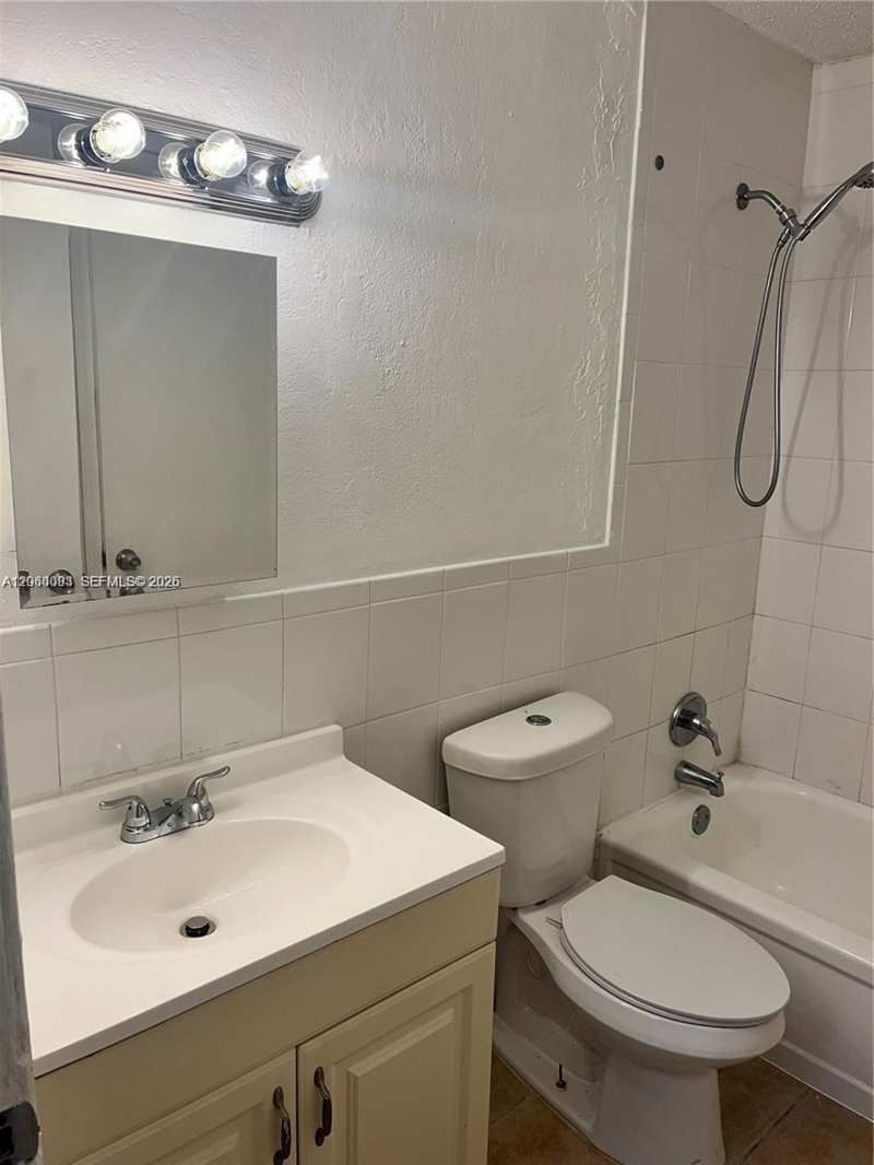 2775 Taft St # 305, Hollywood FL 33020