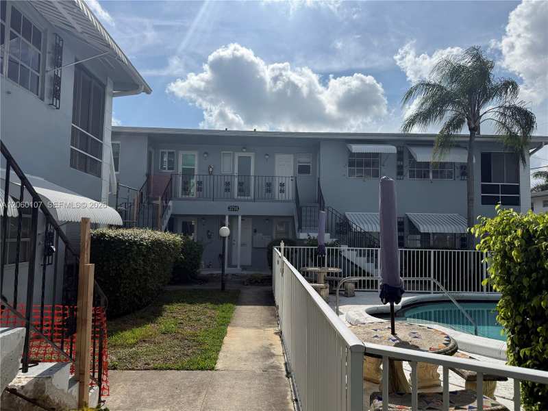 3720 Harrison St # 1, Hollywood FL 33021