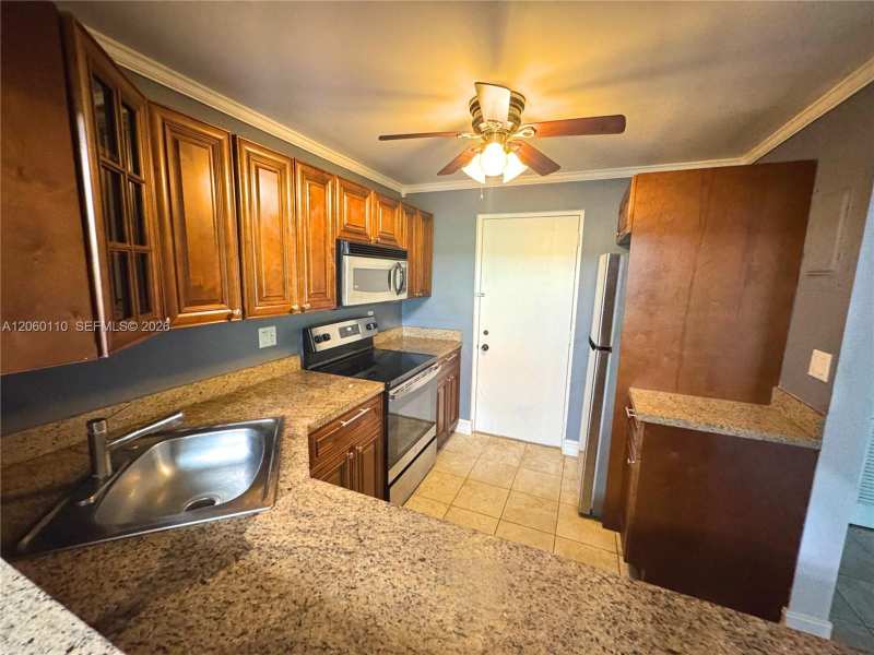 2324 S Cypress Bend Dr # 415, Pompano Beach FL 33069