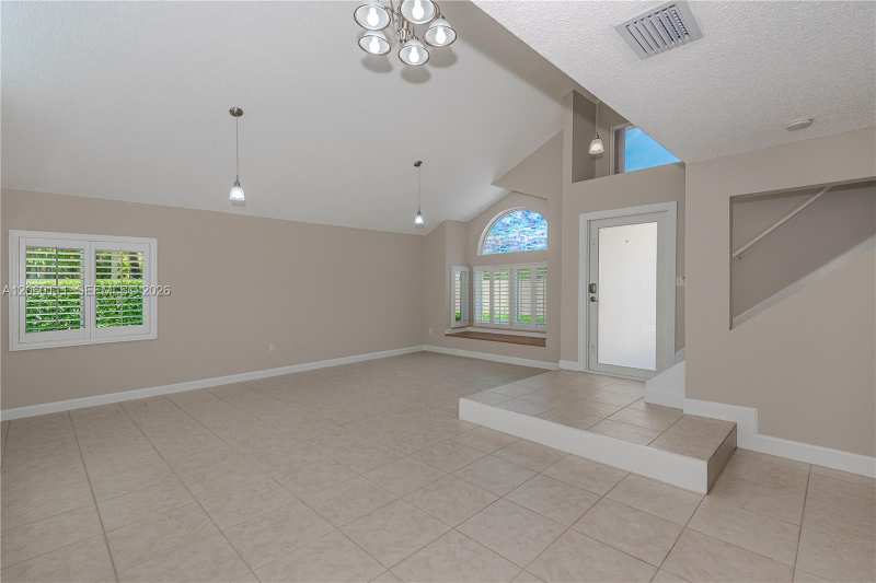 1397 Harbour Side Dr, Weston FL 33326