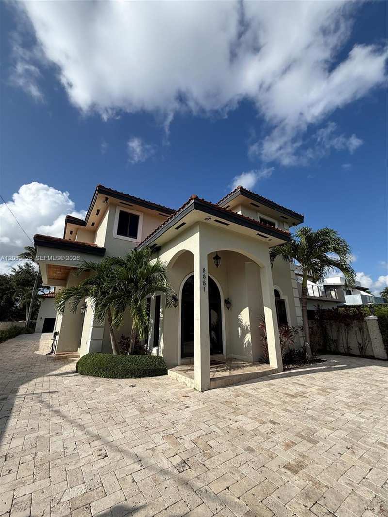 8881 SW 28th St, Miami FL 33165