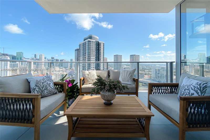 851 NE 1st Ave # 2911, Miami FL 33132