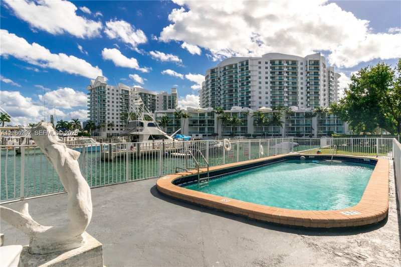 7917 West Dr # 16, North Bay Village FL 33141
