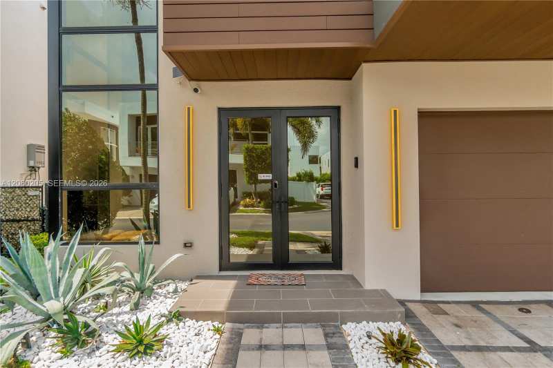 9730 NW 74th Ter, Doral FL 33178