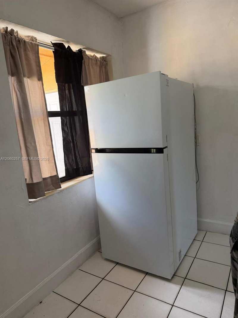 2580 SW 8th St # 2, Fort Lauderdale FL 33312