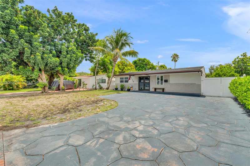 7420 Hope St, Hollywood FL 33024