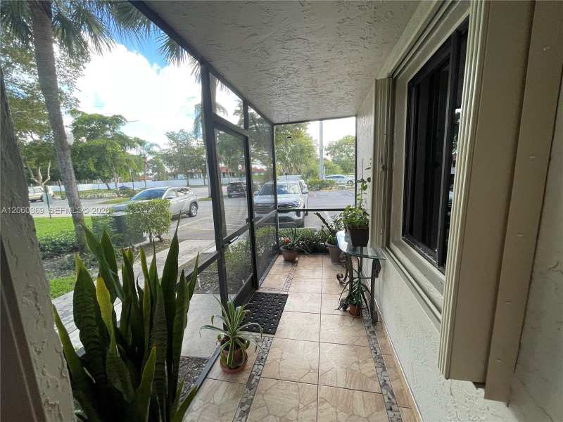 16240 Laurel Dr # 101, Weston FL 33326