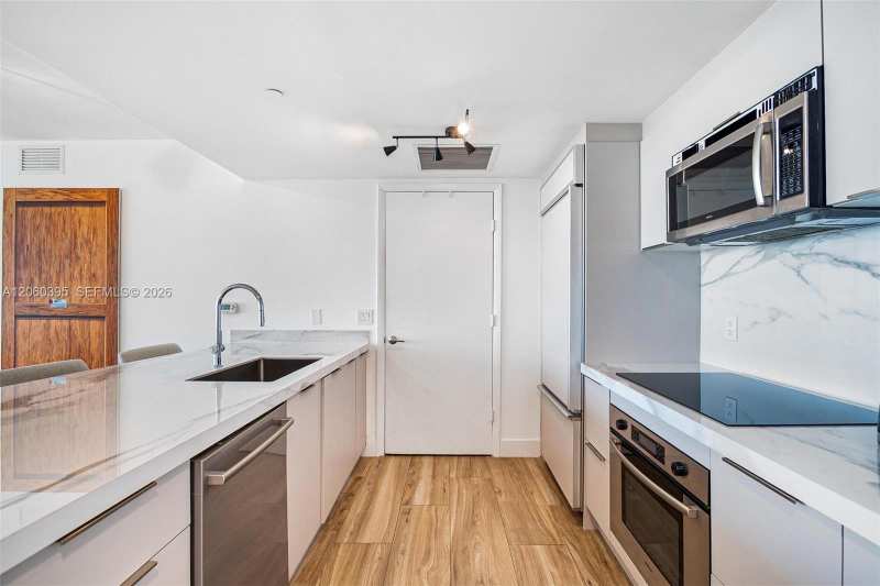 50 BISCAYNE BLVD # 2706, Miami FL 33132