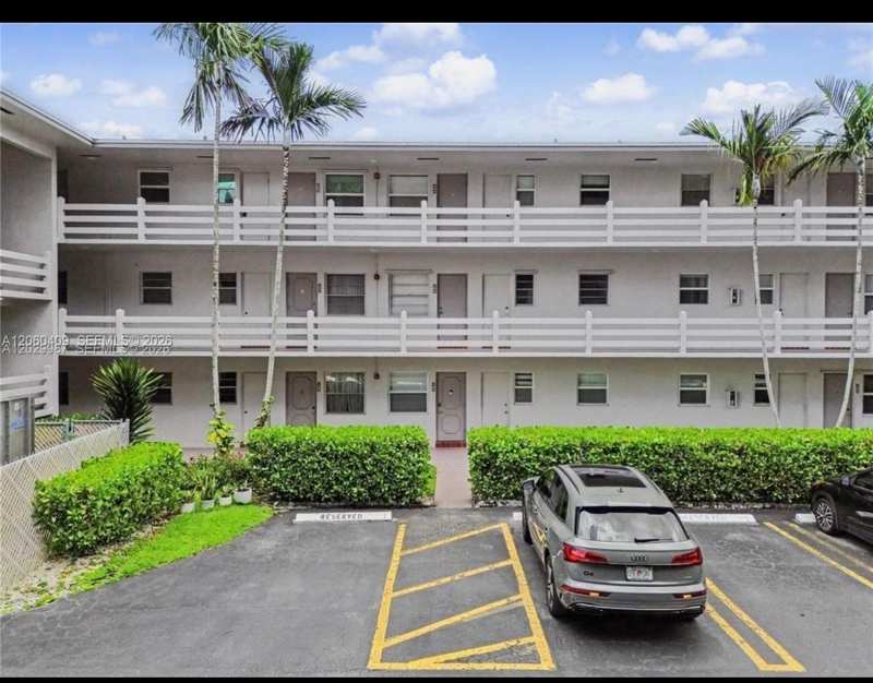 700 Layne Blvd # 306, Hallandale Beach FL 33009