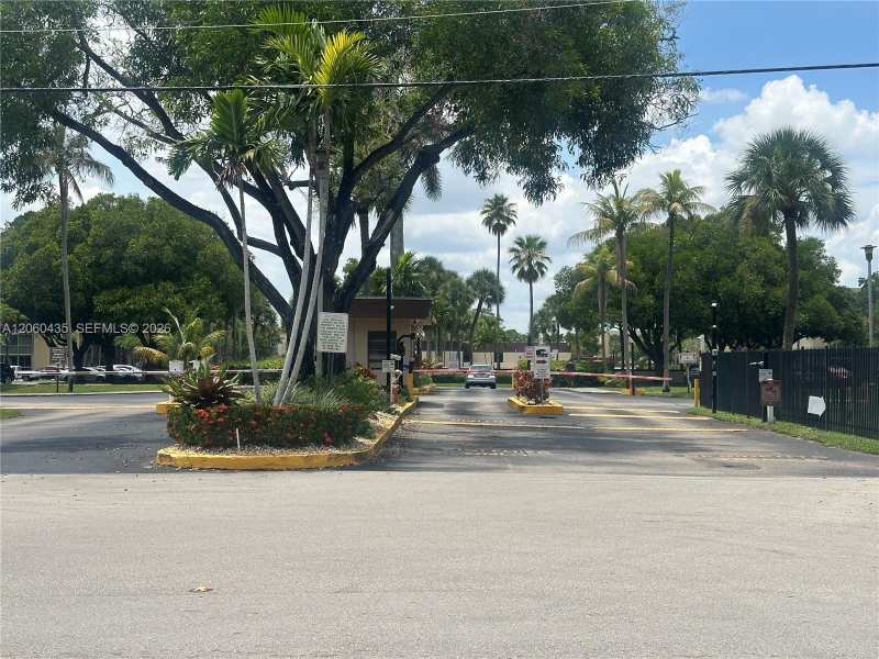 3121 NW 47th Ter # 212, Lauderdale Lakes FL 33319