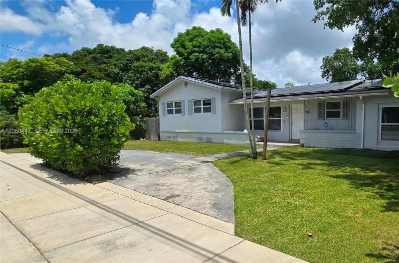 935 NE 149th St, Miami FL 33161