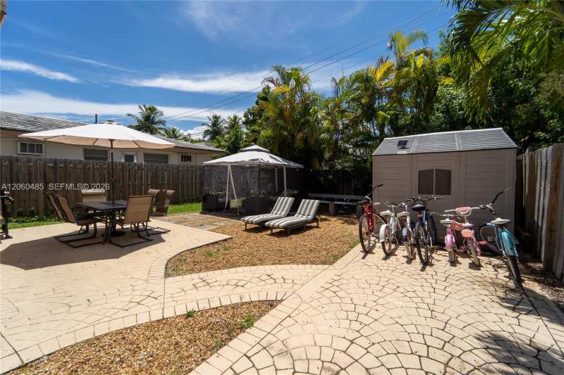 626 NE 4th Ct, Hallandale Beach FL 33009