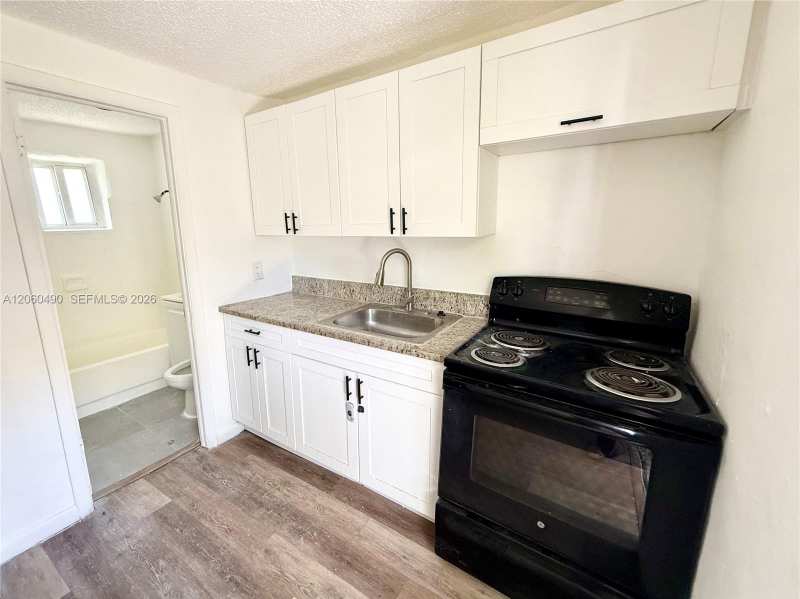 2160 NW 29th St # 6, Oakland Park FL 33311