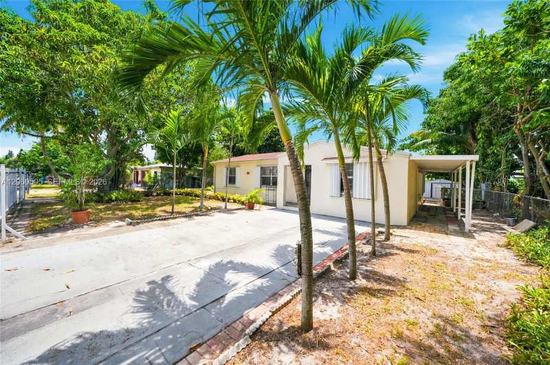 596 NW 109th St, Miami FL 33168
