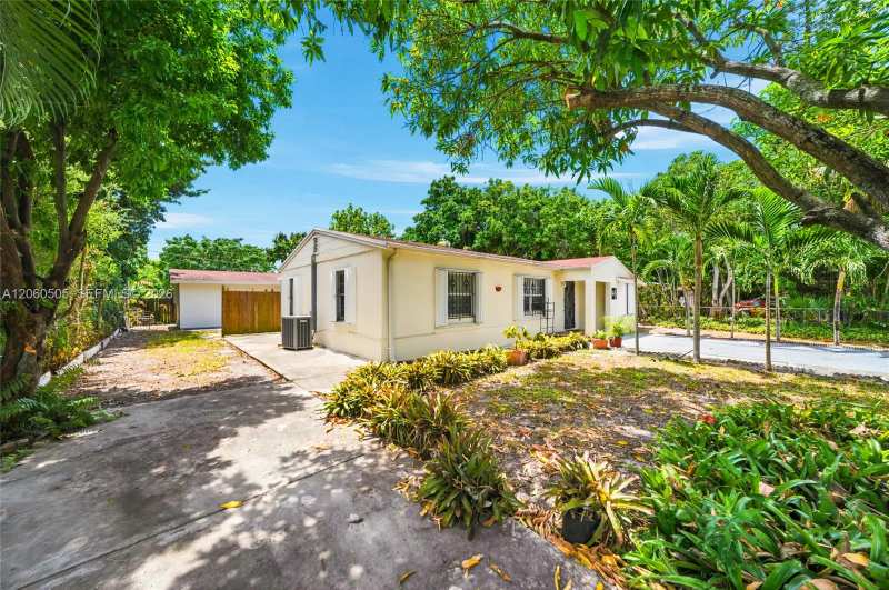 596 NW 109th St, Miami FL 33168