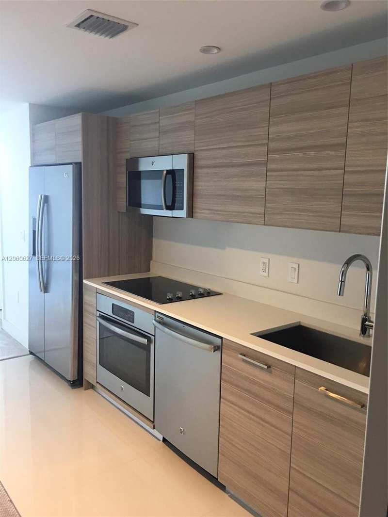 121 NE 34th St # 914, Miami FL 33137