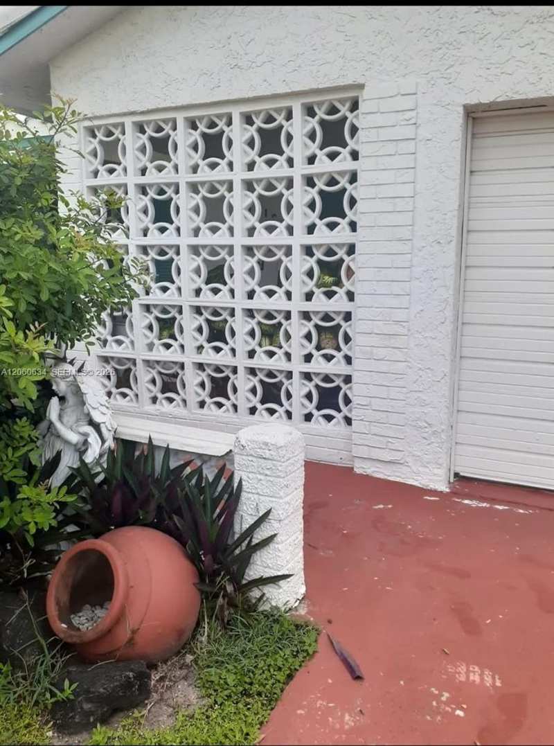 7516 NW 67th Ave, Tamarac FL 33321