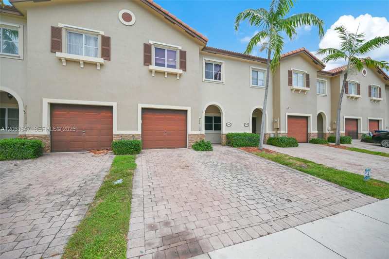 8885 SW 221st Ter, Cutler Bay FL 33190