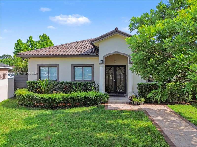 5889 SW 17th St, Miami FL 33155