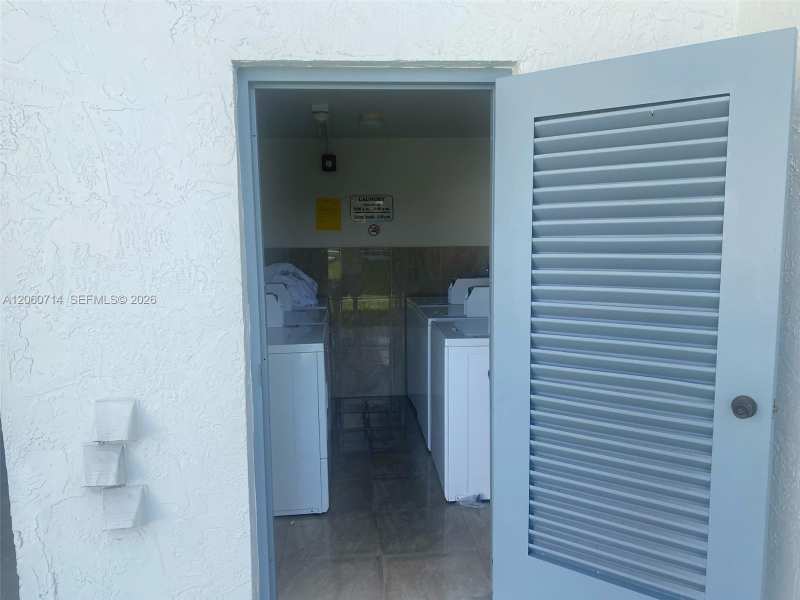 9520 SW 8th St # 118, Miami FL 33174