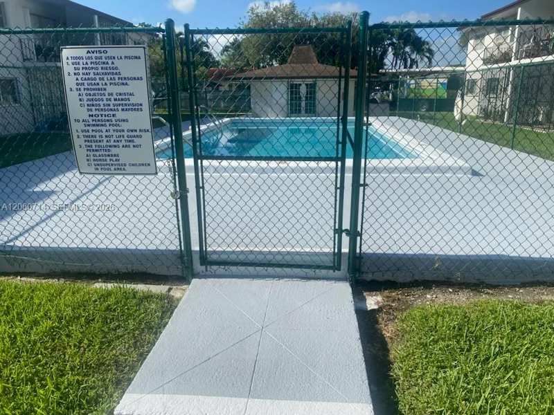 9520 SW 8th St # 118, Miami FL 33174