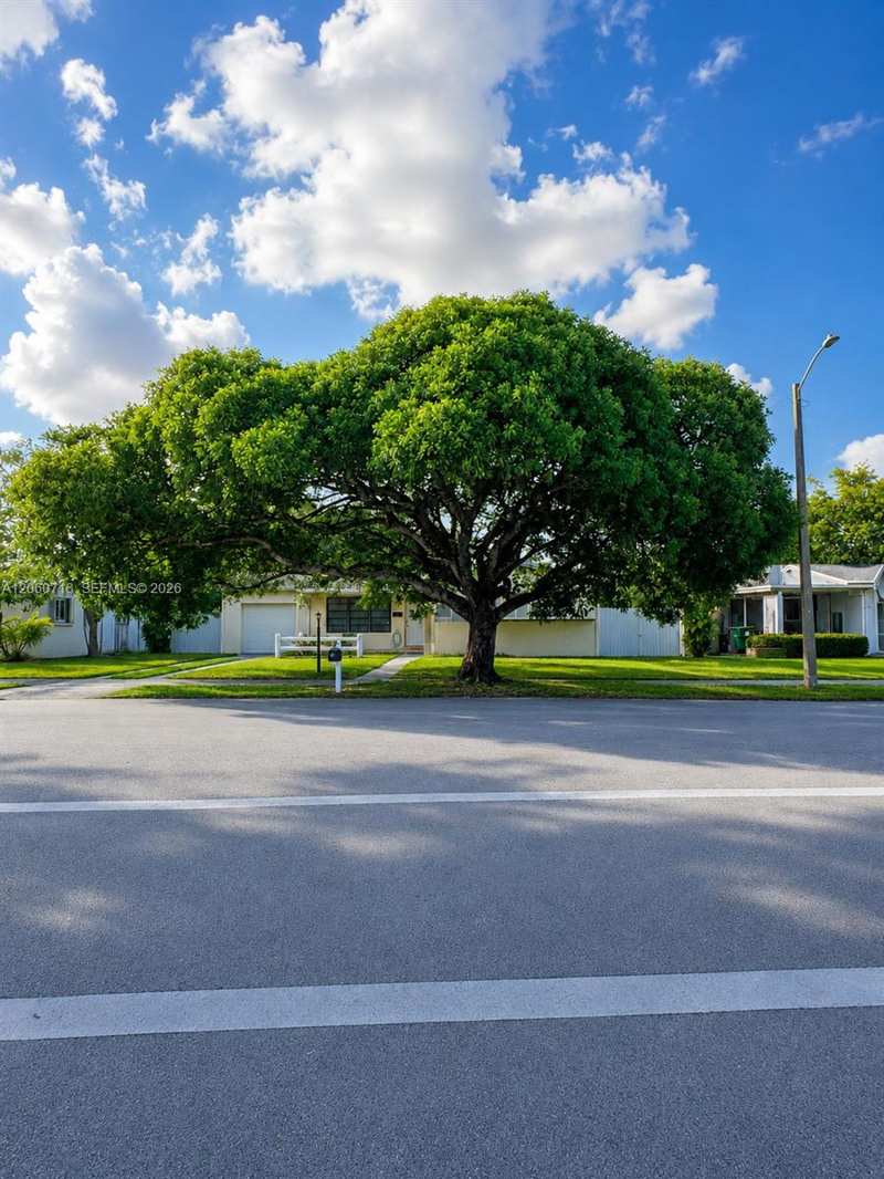 9395 Nassau Dr, Cutler Bay FL 33189