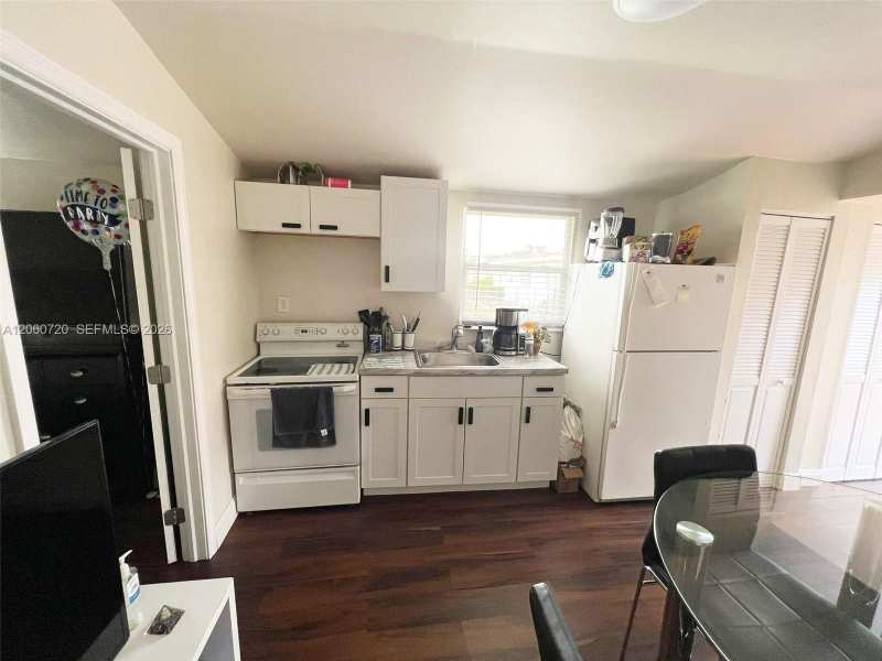 320 SW 4th Ave # B, Miami FL 33130