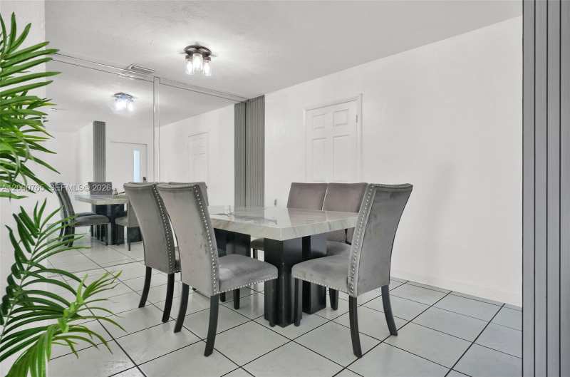 201 N 68th Way, Hollywood FL 33024