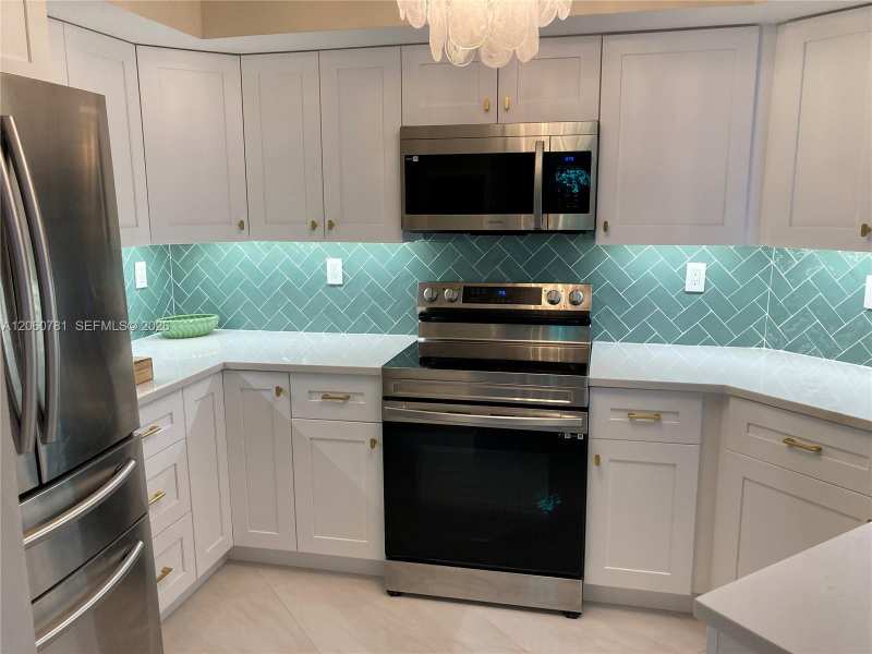 6767 Collins Ave # 1701, Miami Beach FL 33141