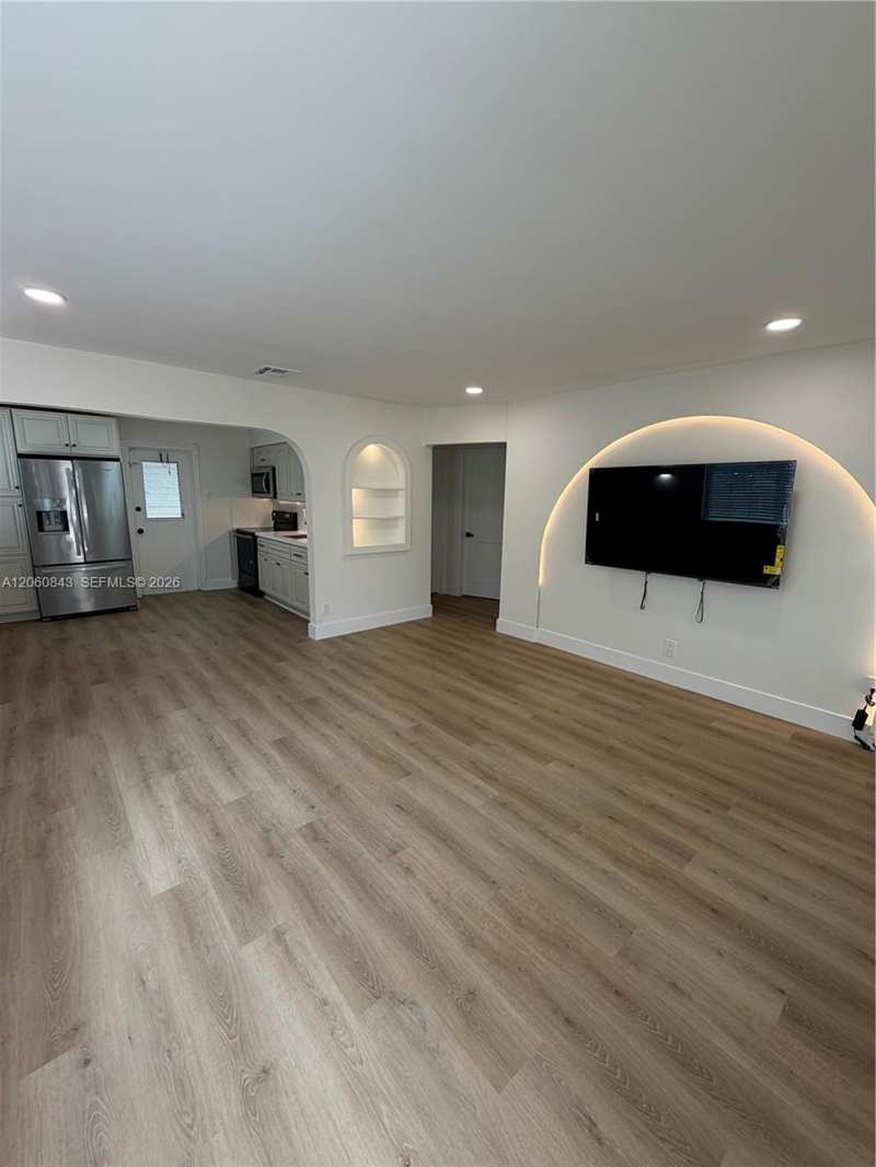 708 SW 7th Ave # 1, Hallandale Beach FL 33009