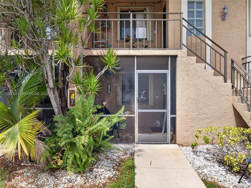 205 Lakeview Dr # 103, Weston FL 33326