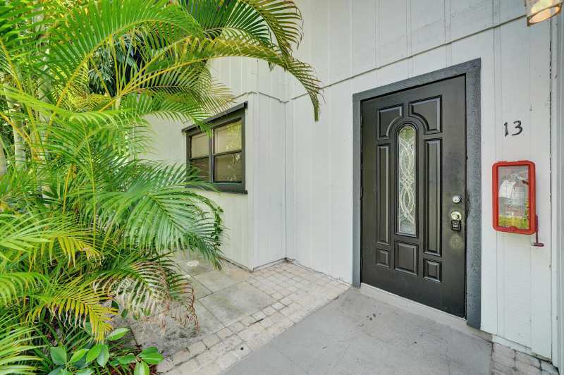 100 Sparrow Drive # 13, Royal Palm Beach FL 33411