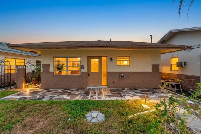 5742 Garfield St # 2, Hollywood FL 33021