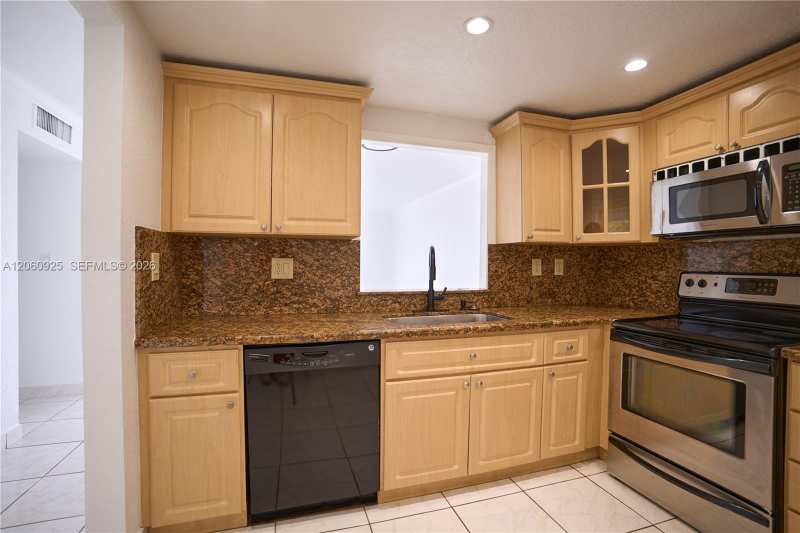 3600 NE 170th St # 401, North Miami Beach FL 33160