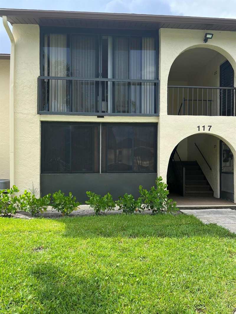 117 LAKE PINE Circle # 1, FL 33463