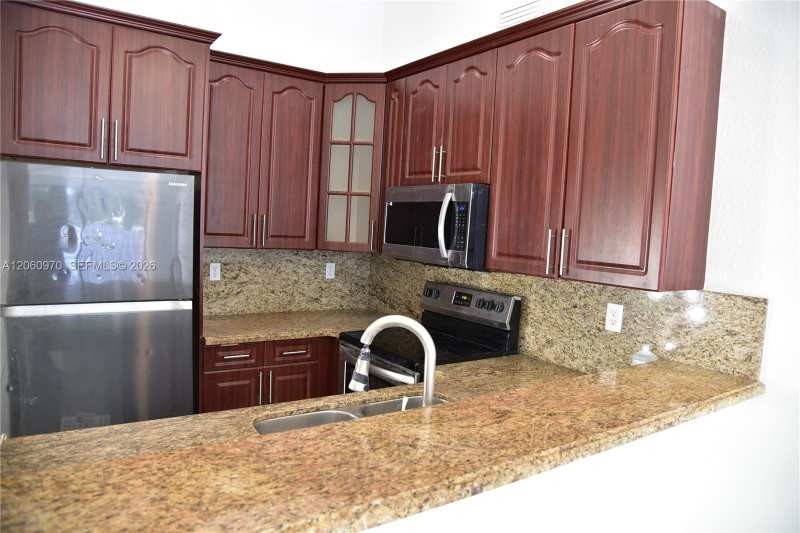 18954 NW 67th Pl # 18954, Hialeah FL 33015