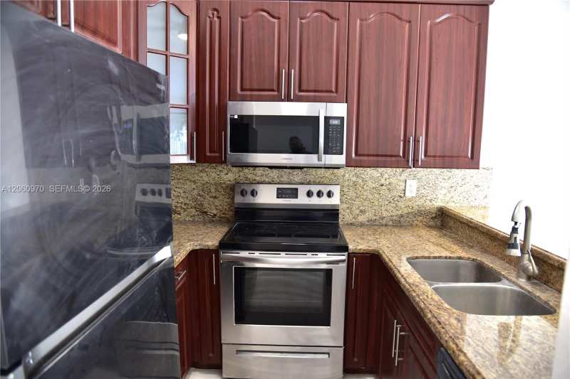 18954 NW 67th Pl # 18954, Hialeah FL 33015