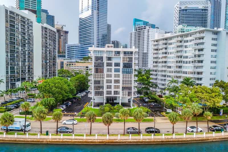 1440 Brickell Bay Dr # 401, Miami FL 33131