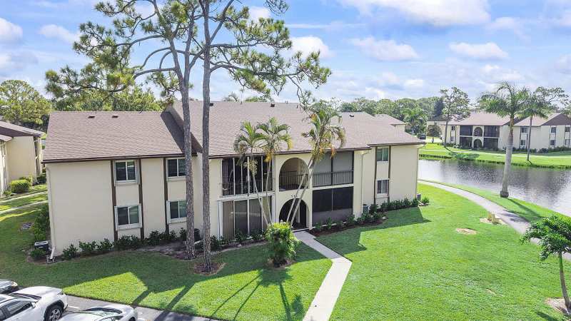 116 Lake Pine Circle # 2, FL 33463
