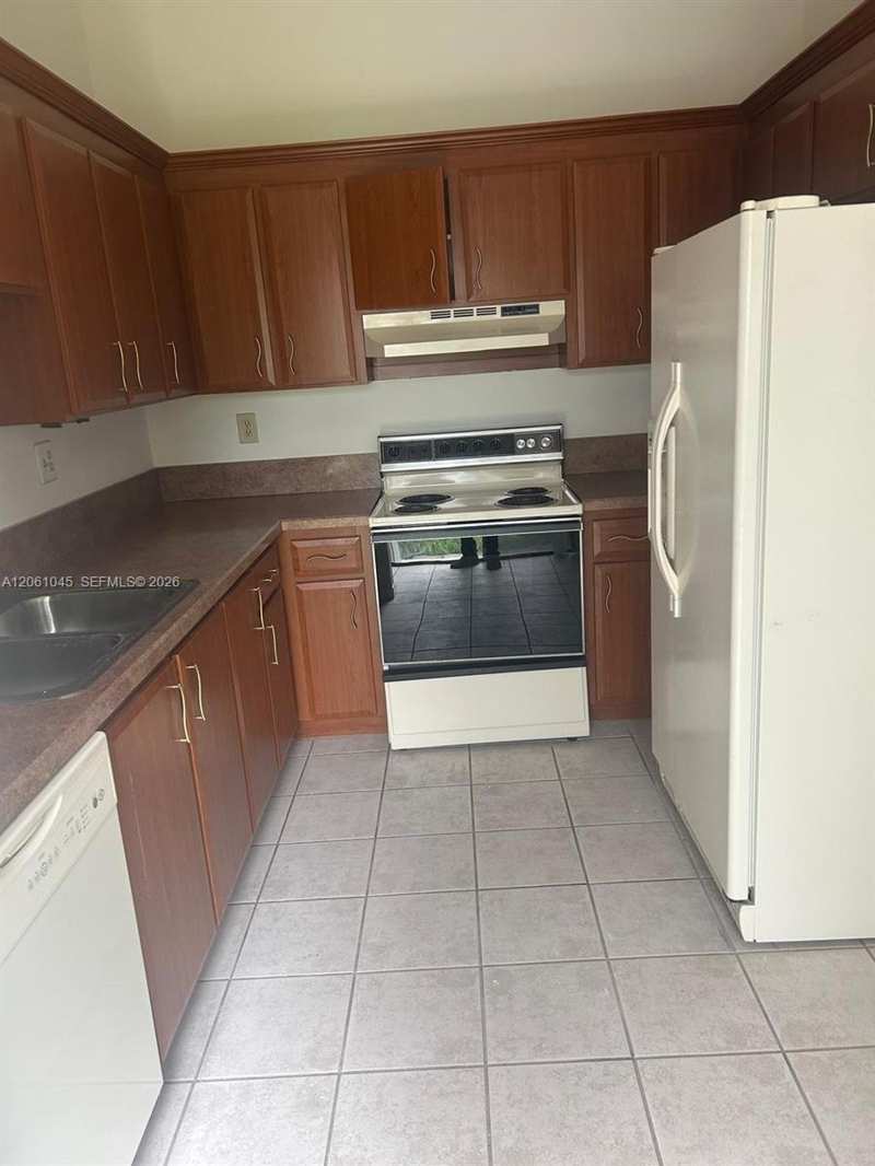 5901 Chester Ln, Davie FL 33331