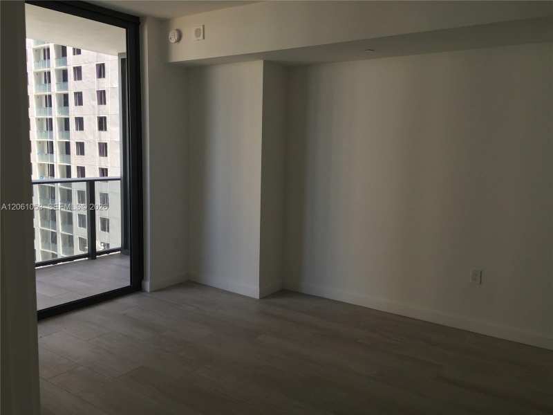 45 SW 9 st # 1607, Miami FL 33131