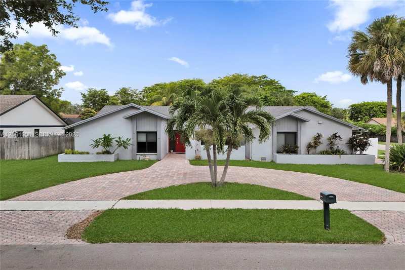 1221 NW 78th Ave, Plantation FL 33322