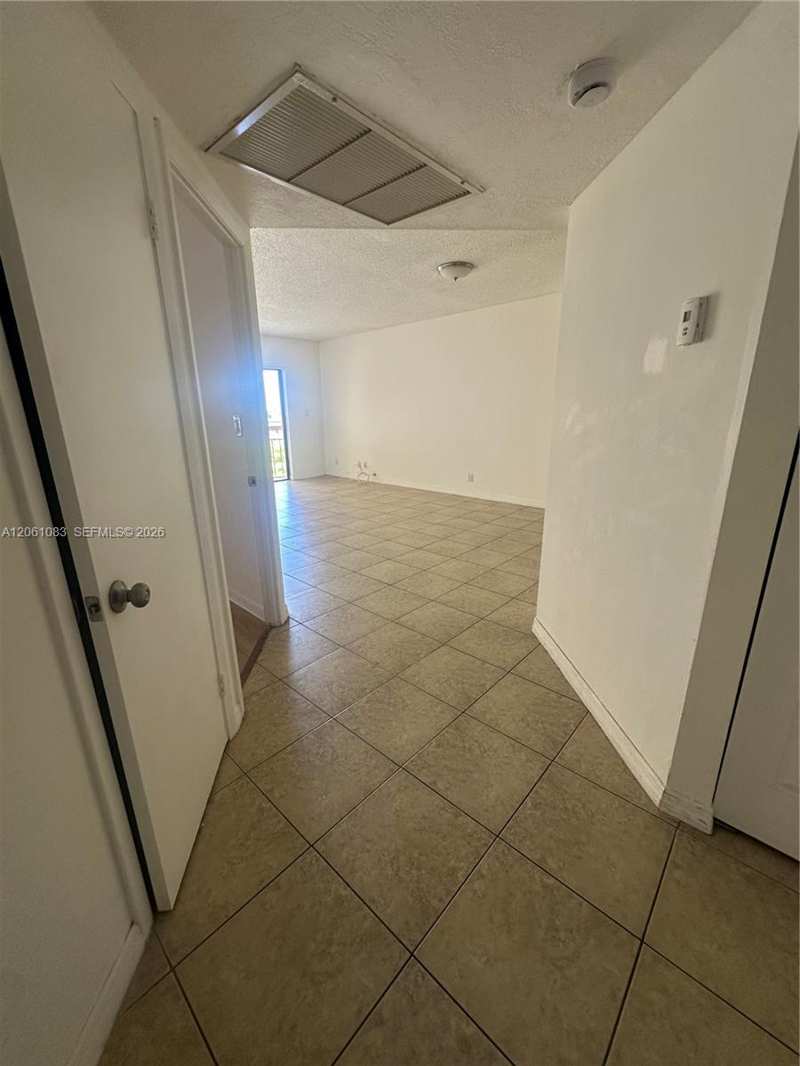 8290 Lake Dr # 517, Doral FL 33166