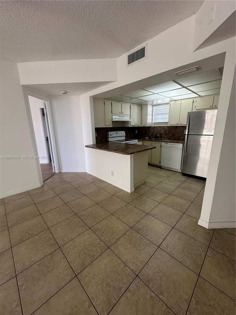 8290 Lake Dr # 517, Doral FL 33166