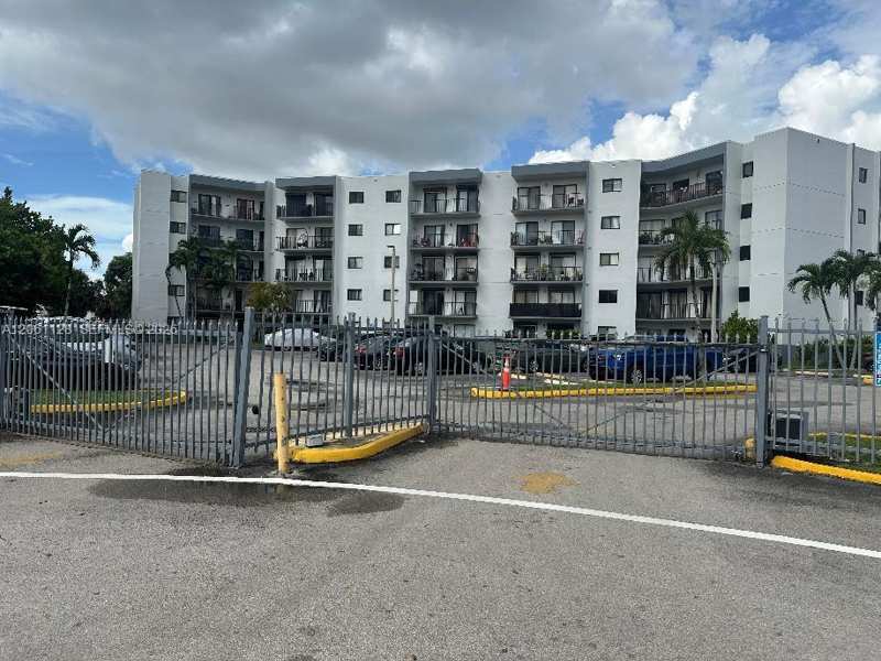 1820 W 53rd St # 518, Hialeah FL 33012