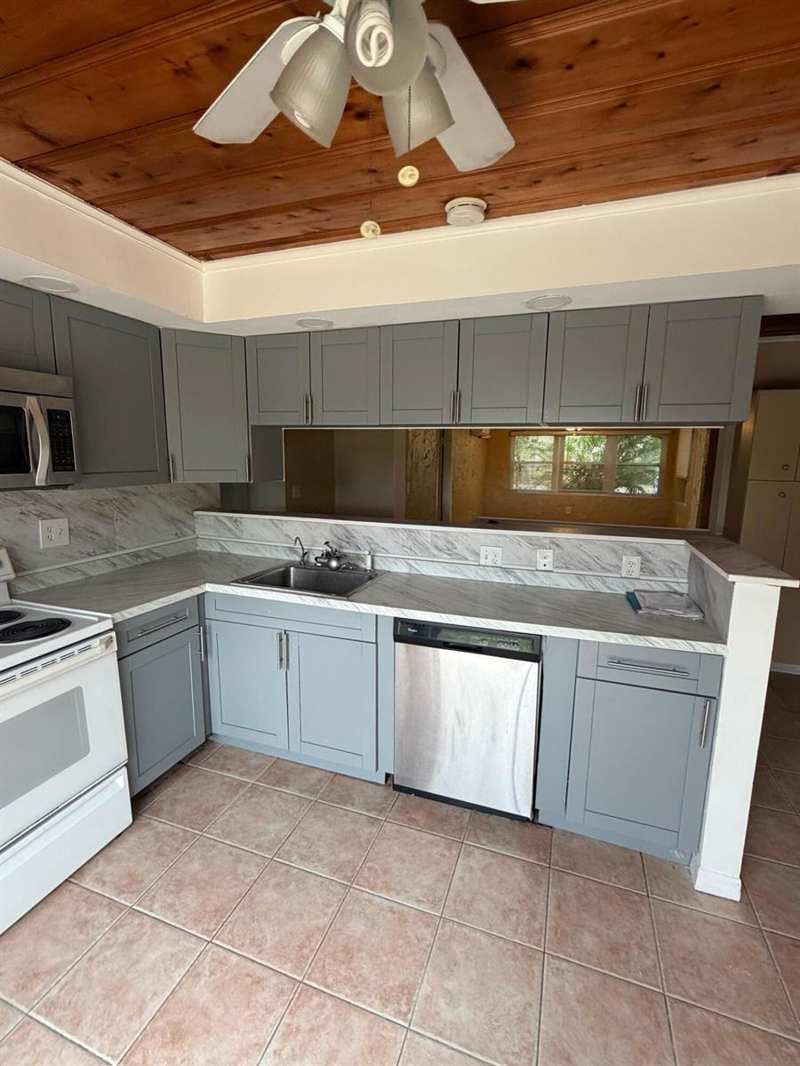 5601 Pierce Street, Hollywood FL 33021