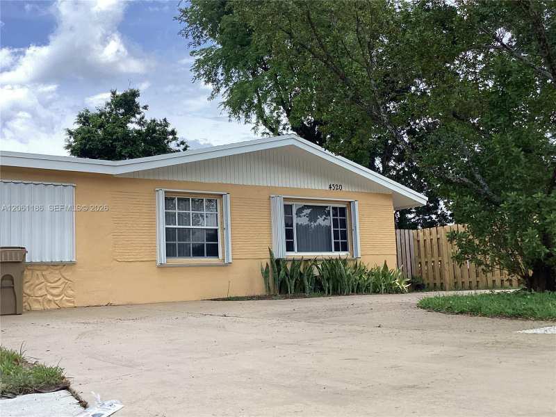 4320 SW 56th Ave, Davie FL 33314