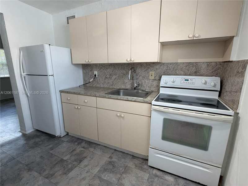 739 SW 9th St # 4, Miami FL 33130